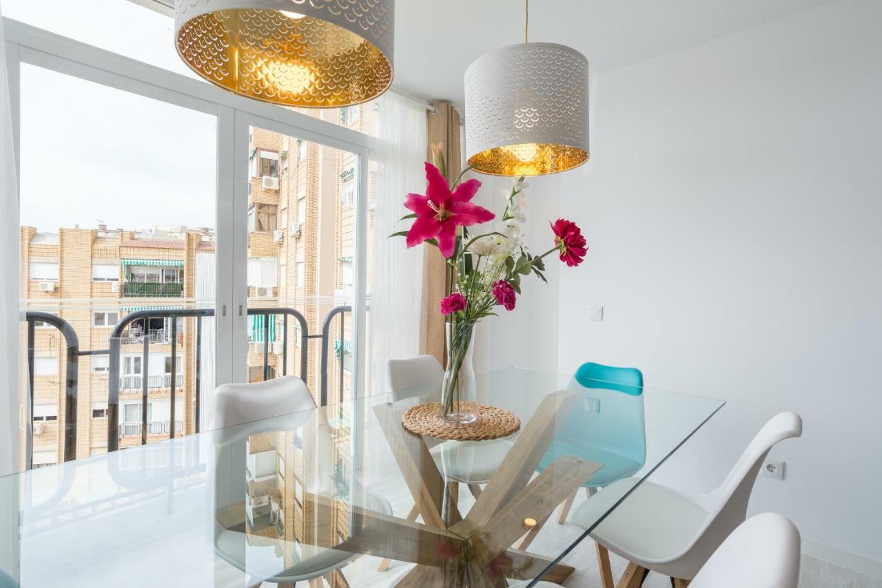 Stunning Spacious City Apartment With Free Parking 马拉加 外观 照片